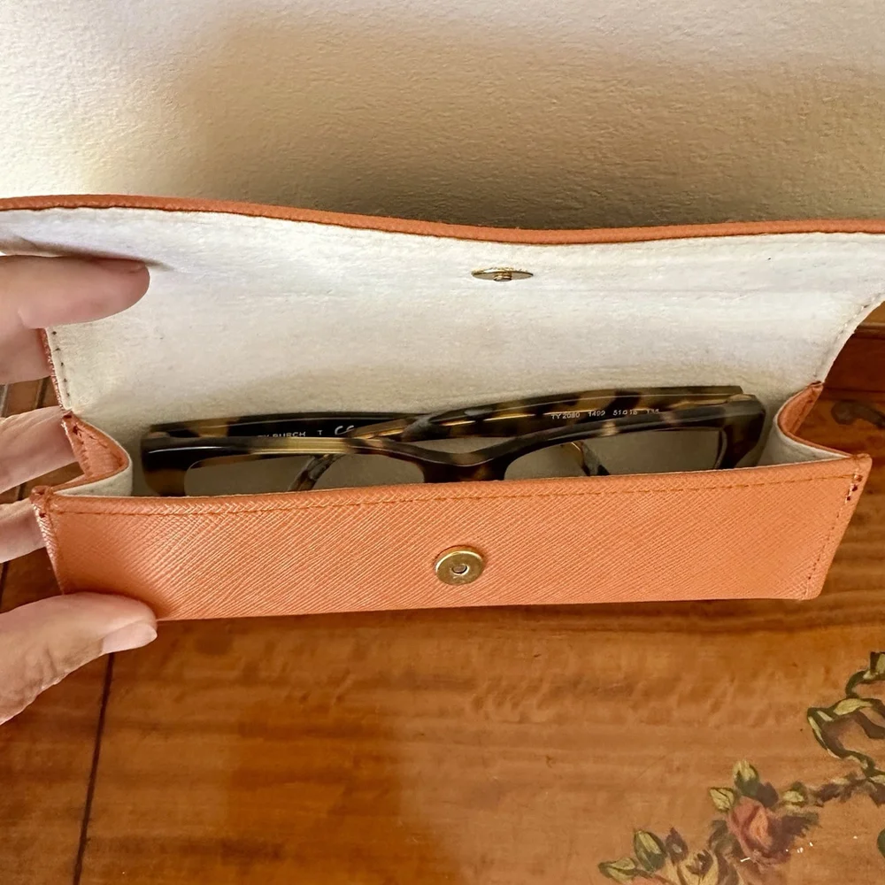 Tory Burch Tortoiseshell Women Eyeglass Frames And Case - Picture 8 of 8